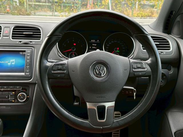 ゴルフカブリオレ ベースグレード　ベースグレード（４名）　禁煙　ワンオーナー　屋内保管　ブラウンレザー　シートヒーター　純正１８アルミ　純正フルセグナビ　Ｂｌｕｅｔｏｏｔｈオーディオ対応　幌破れ無し開閉動作チェック済み　パドルシフト（32枚目）