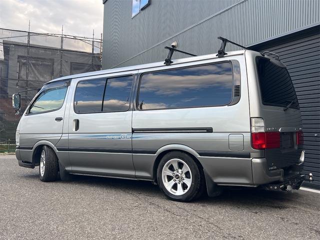 ハイエースバン ロングスーパーGL ローダウン 社外アルミホール ルーフキャリア 純正デカール ヒッチメンバー ベッドキット ダブルエアコン(4枚目)