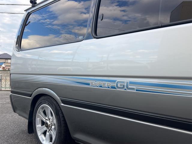 ハイエースバン ロングスーパーGL ローダウン 社外アルミホール ルーフキャリア 純正デカール ヒッチメンバー ベッドキット ダブルエアコン(18枚目)