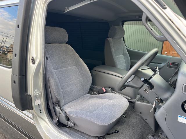 ハイエースバン ロングスーパーGL ローダウン 社外アルミホール ルーフキャリア 純正デカール ヒッチメンバー ベッドキット ダブルエアコン(25枚目)