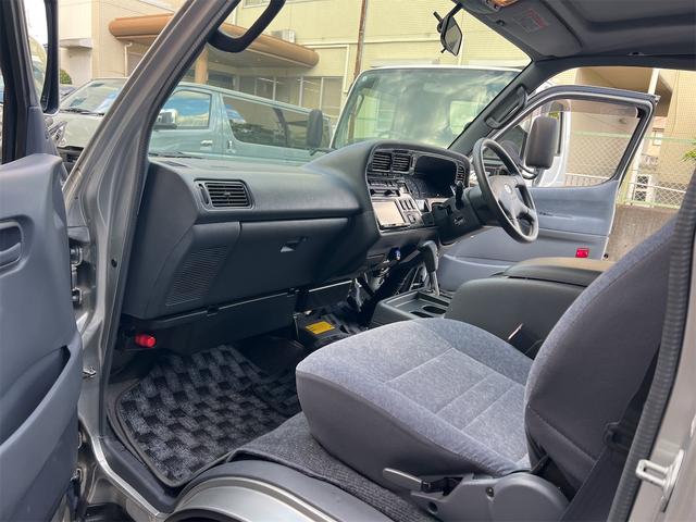 ハイエースバン ロングスーパーGL ローダウン 社外アルミホール ルーフキャリア 純正デカール ヒッチメンバー ベッドキット ダブルエアコン(27枚目)