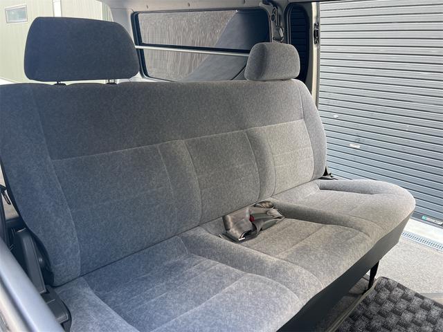 ハイエースバン ロングスーパーGL ローダウン 社外アルミホール ルーフキャリア 純正デカール ヒッチメンバー ベッドキット ダブルエアコン(34枚目)