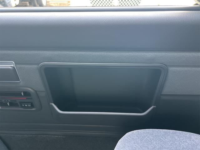 ハイエースバン ロングスーパーGL ローダウン 社外アルミホール ルーフキャリア 純正デカール ヒッチメンバー ベッドキット ダブルエアコン(43枚目)