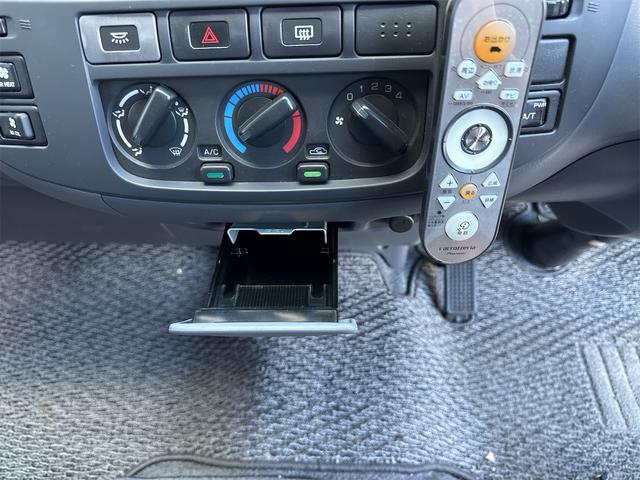 キャラバンバス 　福祉車両チェアキャブリフター車いす２基１０人乗り８ナンバー（17枚目）