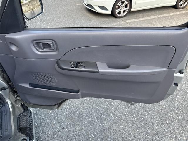 キャラバンバス 　福祉車両チェアキャブリフター車いす２基１０人乗り８ナンバー（18枚目）