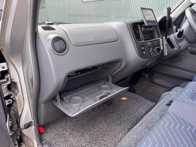 キャラバンバス 　福祉車両チェアキャブリフター車いす２基１０人乗り８ナンバー（21枚目）