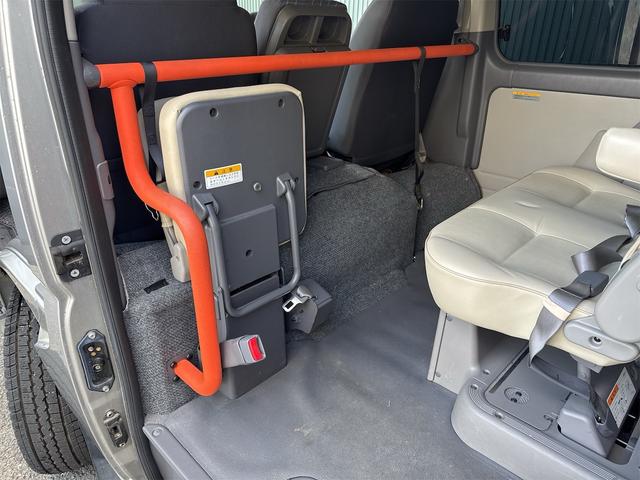 キャラバンバス 　福祉車両チェアキャブリフター車いす２基１０人乗り８ナンバー（28枚目）