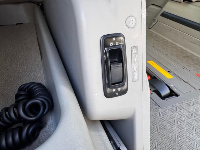 キャラバンバス 　福祉車両チェアキャブリフター車いす２基１０人乗り８ナンバー（37枚目）