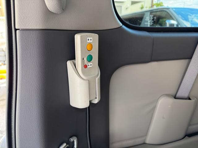 キャラバンバス 　福祉車両チェアキャブリフター車いす２基１０人乗り８ナンバー（38枚目）