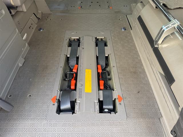 キャラバンバス 　福祉車両チェアキャブリフター車いす２基１０人乗り８ナンバー（44枚目）