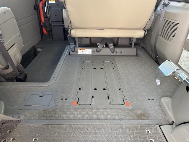 キャラバンバス 　福祉車両チェアキャブリフター車いす２基１０人乗り８ナンバー（45枚目）