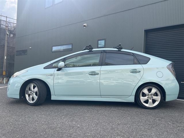 プリウス Ｓ　ローダウン　ツーリングアルミホイール　スーリー　バンパースムージング　社外ナビ　バックカメラ　Ｂｌｕｅｔｏｏｔｈ（3枚目）