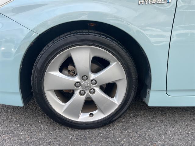 プリウス Ｓ　ローダウン　ツーリングアルミホイール　スーリー　バンパースムージング　社外ナビ　バックカメラ　Ｂｌｕｅｔｏｏｔｈ（6枚目）