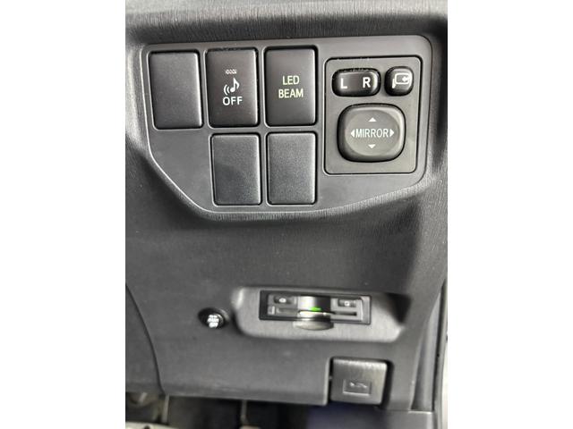 プリウス Ｓツーリングセレクション・Ｇ’ｓ　１．８　Ｓ　ツーリングセレクション　Ｇ’ｓ　　（ブラック）（17枚目）