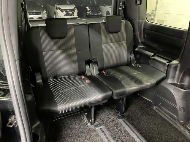 ヴォクシー ハイブリッドZS 煌II 純正10型後席モニター・純正10型フルセグナビ・両側電動ドア・クリアランスソナー・衝突軽減ブレーキ・車線逸脱警報・シートヒーター・純正16インチAW・ETC2.0・LEDヘッドライト・ドラレコ・スマー(13枚目)