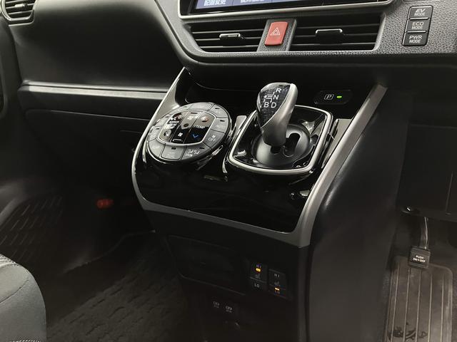 ヴォクシー ハイブリッドZS 煌II 純正10型後席モニター・純正10型フルセグナビ・両側電動ドア・クリアランスソナー・衝突軽減ブレーキ・車線逸脱警報・シートヒーター・純正16インチAW・ETC2.0・LEDヘッドライト・ドラレコ・スマー(59枚目)