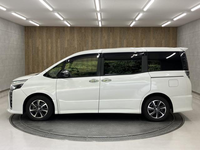 ヴォクシー ZS 煌II 両側パワースライドドア・純正9型フルセグナビ・衝突軽減ブレーキ・インテリジェントクリアランスソナー・車線逸脱警報・純正16インチAW・ETC・LEDヘッドライト・オートハイビーム・バックカメラ・スマー(42枚目)