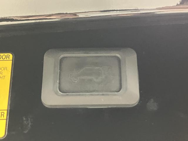 ハリアーハイブリッド Lパッケージアルカンターラプライムバージョン 4WD・ムーンルーフ・純正ナビ・電動シート・デジタルインナーミラー・クリアランスソナー・純正18インチAW・ETC・フルセグ・バックカメラ・電動リアゲート・ハーフレザーシート・スマートキー・純正18イ(9枚目)