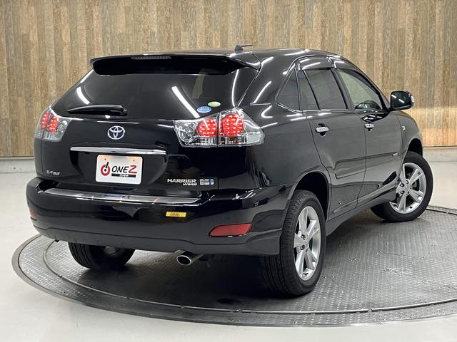 ハリアーハイブリッド Lパッケージアルカンターラプライムバージョン 4WD・ムーンルーフ・純正ナビ・電動シート・デジタルインナーミラー・クリアランスソナー・純正18インチAW・ETC・フルセグ・バックカメラ・電動リアゲート・ハーフレザーシート・スマートキー・純正18イ(19枚目)