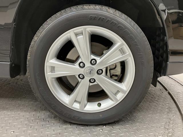 ハリアーハイブリッド Lパッケージアルカンターラプライムバージョン 4WD・ムーンルーフ・純正ナビ・電動シート・デジタルインナーミラー・クリアランスソナー・純正18インチAW・ETC・フルセグ・バックカメラ・電動リアゲート・ハーフレザーシート・スマートキー・純正18イ(33枚目)