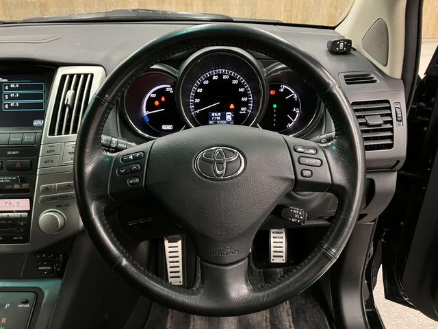 ハリアーハイブリッド Lパッケージアルカンターラプライムバージョン 4WD・ムーンルーフ・純正ナビ・電動シート・デジタルインナーミラー・クリアランスソナー・純正18インチAW・ETC・フルセグ・バックカメラ・電動リアゲート・ハーフレザーシート・スマートキー・純正18イ(54枚目)