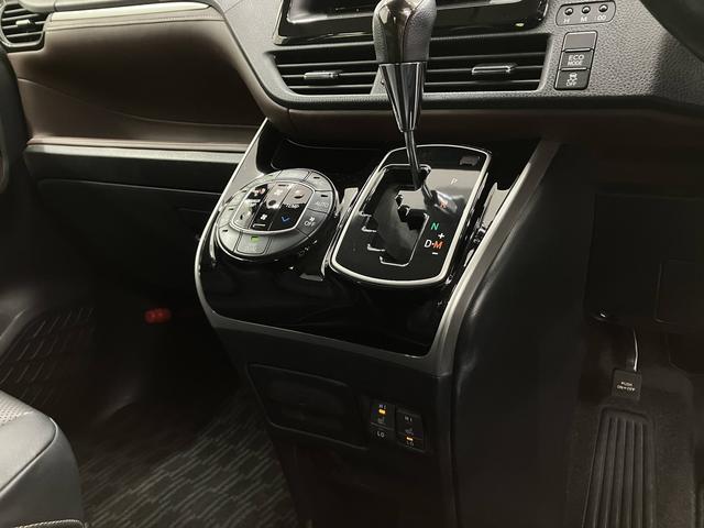 エスクァイア Gi TRDフルエアロ・両側電動ドア・フルセグナビ・衝突軽減ブレーキ・車線逸脱警報・シートヒーター・純正15インチアルミ・LEDヘッドライト・オートハイビーム・ETC・バックカメラ・合皮シート・スマートキー(62枚目)