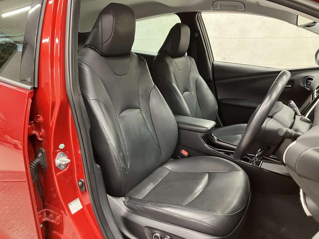 プリウス Ａプレミアム　ツーリングセレクション　純正フルセグナビ・バックカメラ・衝突軽減ブレーキ・本革電動シート・ヘッドアップディスプレイ・純正１７インチＡＷ・駐車支援・後側方車両検知・ＬＥＤヘッドライト・シートヒーター・ＥＴＣ・Ｂｌｕｅｔｏｏｔｈ（12枚目）