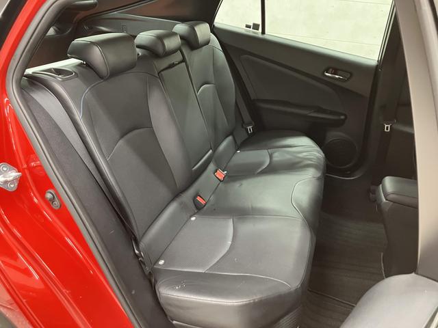 プリウス Ａプレミアム　ツーリングセレクション　純正フルセグナビ・バックカメラ・衝突軽減ブレーキ・本革電動シート・ヘッドアップディスプレイ・純正１７インチＡＷ・駐車支援・後側方車両検知・ＬＥＤヘッドライト・シートヒーター・ＥＴＣ・Ｂｌｕｅｔｏｏｔｈ（13枚目）