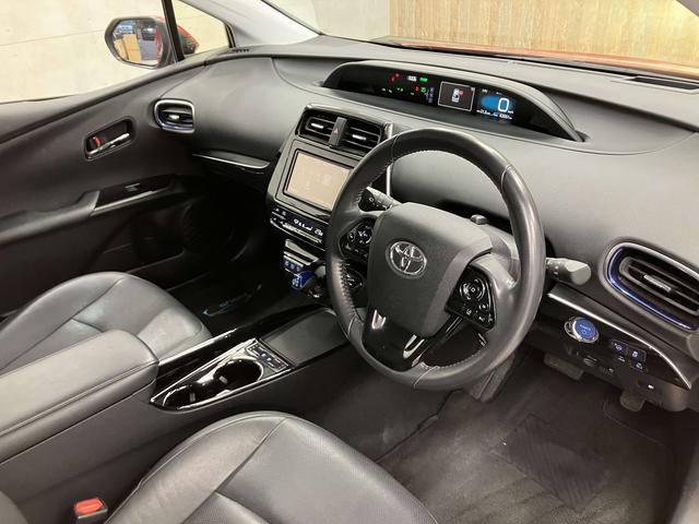 プリウス Ａプレミアム　ツーリングセレクション　純正フルセグナビ・バックカメラ・衝突軽減ブレーキ・本革電動シート・ヘッドアップディスプレイ・純正１７インチＡＷ・駐車支援・後側方車両検知・ＬＥＤヘッドライト・シートヒーター・ＥＴＣ・Ｂｌｕｅｔｏｏｔｈ（46枚目）