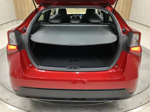 プリウス Ａプレミアム　ツーリングセレクション　純正フルセグナビ・バックカメラ・衝突軽減ブレーキ・本革電動シート・ヘッドアップディスプレイ・純正１７インチＡＷ・駐車支援・後側方車両検知・ＬＥＤヘッドライト・シートヒーター・ＥＴＣ・Ｂｌｕｅｔｏｏｔｈ（49枚目）