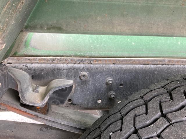 エルフトラック ミキサー車/走行距離 34,000km/6速マニュアル/上物KYB製2.5立米/混合容量1.2立米/積載量3000kg/自動ホッパーカバー付/バックモニター(18枚目)