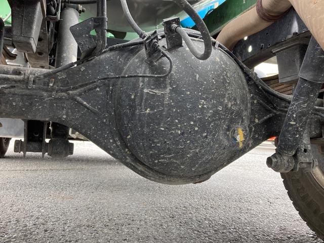 エルフトラック ミキサー車/走行距離 34,000km/6速マニュアル/上物KYB製2.5立米/混合容量1.2立米/積載量3000kg/自動ホッパーカバー付/バックモニター(19枚目)