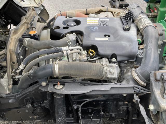 エルフトラック ミキサー車/走行距離 34,000km/6速マニュアル/上物KYB製2.5立米/混合容量1.2立米/積載量3000kg/自動ホッパーカバー付/バックモニター(20枚目)