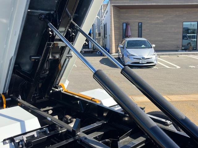 キャンター 　アームロール車／未使用／積載３ｔ／新明和製／５速マニュアル／バックモニター／ＥＴＣ／床材質鉄板／ターボ／１５０馬力！（11枚目）