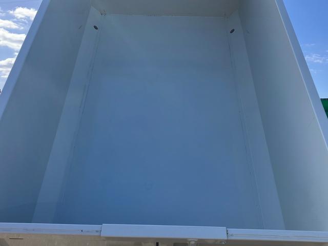 キャンター 　アームロール車／未使用／積載３ｔ／新明和製／５速マニュアル／バックモニター／ＥＴＣ／床材質鉄板／ターボ／１５０馬力！（13枚目）