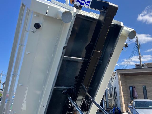 キャンター 　アームロール車／未使用／積載３ｔ／新明和製／５速マニュアル／バックモニター／ＥＴＣ／床材質鉄板／ターボ／１５０馬力！（14枚目）