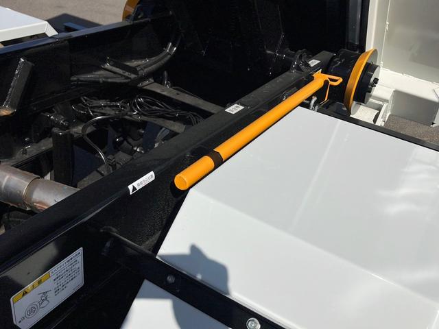 キャンター 　アームロール車／未使用／積載３ｔ／新明和製／５速マニュアル／バックモニター／ＥＴＣ／床材質鉄板／ターボ／１５０馬力！（16枚目）