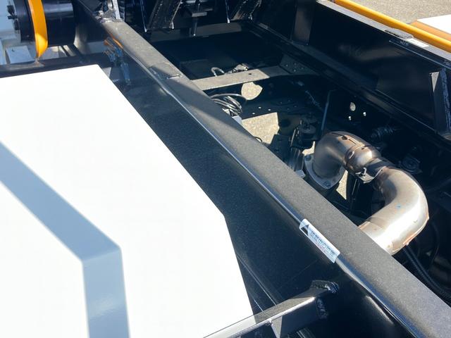 キャンター 　アームロール車／未使用／積載３ｔ／新明和製／５速マニュアル／バックモニター／ＥＴＣ／床材質鉄板／ターボ／１５０馬力！（17枚目）