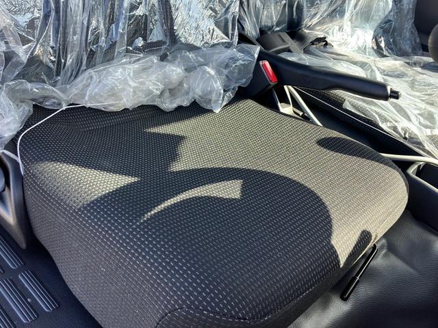 キャンター 　アームロール車／未使用／積載３ｔ／新明和製／５速マニュアル／バックモニター／ＥＴＣ／床材質鉄板／ターボ／１５０馬力！（21枚目）