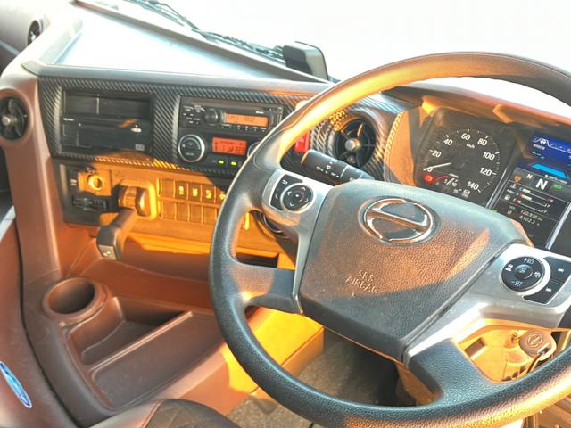 プロフィア 4軸低床アルミウイング/プロシフト/トランテックス製ウイング/極東製跳ね上げパワーゲート仕様/ラジコン付/ラッシングレール2段/ETC/バックモニター/アルミホイール/380馬力!(26枚目)