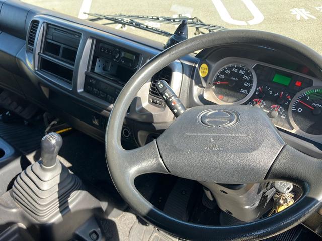 ヒノレンジャー 　アルミウイング／増トン／６速ＭＴ／後輪エアサス／トランテックス製ウイング／ラッシングレール２段／バックモニター／荷台内寸　Ｌ７．２５ｍ　×　Ｗ２．３８ｍ　×　Ｈ２．４２ｍ／２４０馬力！（23枚目）