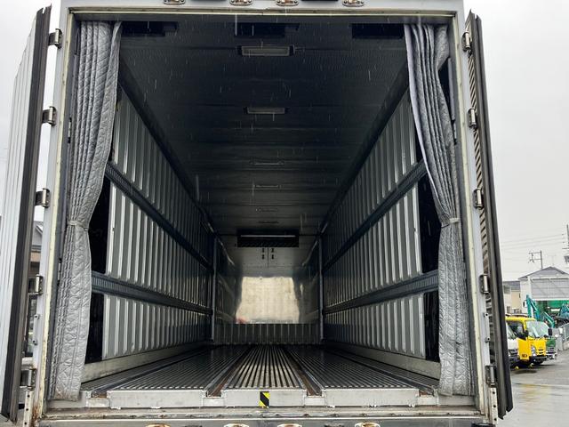 プロフィア 冷凍冷蔵バン/日本フルハーフ製/大型3軸/後輪エアサス/菱重製冷凍機/サブエンジン式/床板キーストン/左サイド扉/ジョロダーレール装備/ラッシングレール2段/バックモニター/380馬力!(11枚目)