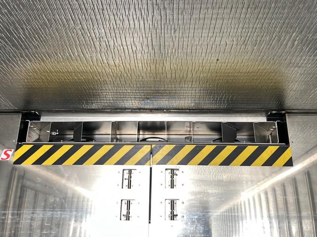 プロフィア 冷凍冷蔵バン/日本フルハーフ製/大型3軸/後輪エアサス/菱重製冷凍機/サブエンジン式/床板キーストン/左サイド扉/ジョロダーレール装備/ラッシングレール2段/バックモニター/380馬力!(13枚目)