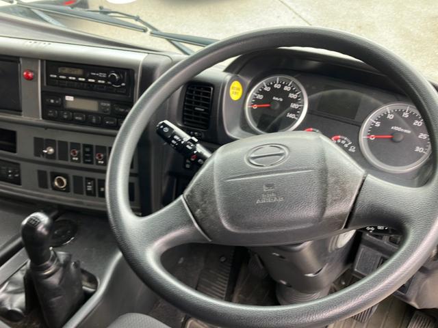 プロフィア 冷凍冷蔵バン/日本フルハーフ製/大型3軸/後輪エアサス/菱重製冷凍機/サブエンジン式/床板キーストン/左サイド扉/ジョロダーレール装備/ラッシングレール2段/バックモニター/380馬力!(21枚目)