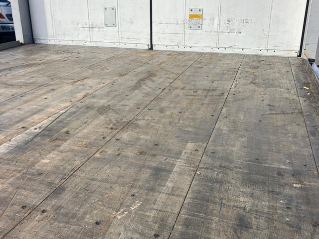 フォワード 　アルミウイング／積載量２，７００ｋｇ／日本フルハーフ製アルミウイング／ワイド幅仕様／ラッシング２段／セイコラック／引き出しフック５対／バックモニター／ＥＴＣ／後輪エアサス／２４０馬力！（15枚目）