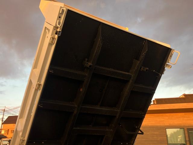 エルフトラック ダンプ/新明和工業製/荷台内寸 長さ3.05m × 幅1.59m × 高さ0.37m/ETC/ミラー一体型バックモニター/150馬力!(15枚目)