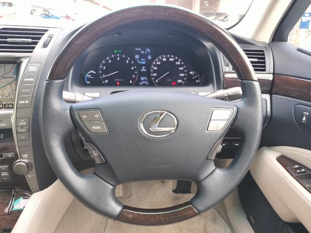 ＬＳ ＬＳ６００ｈ　Ｉパッケージ　ワンオーナー／禁煙車／本革シート／３眼ＬＥＤレンズ／パワーゲート／電動シート／純正ナビ／ＥＴＣ／バックカメラ／シートヒ－ター／シートクーラー／ステアリングヒーター／クルコン／Ｃセンサー／コンビハンドル（6枚目）