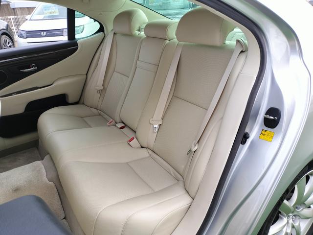 ＬＳ ＬＳ６００ｈ　Ｉパッケージ　ワンオーナー／禁煙車／本革シート／３眼ＬＥＤレンズ／パワーゲート／電動シート／純正ナビ／ＥＴＣ／バックカメラ／シートヒ－ター／シートクーラー／ステアリングヒーター／クルコン／Ｃセンサー／コンビハンドル（49枚目）