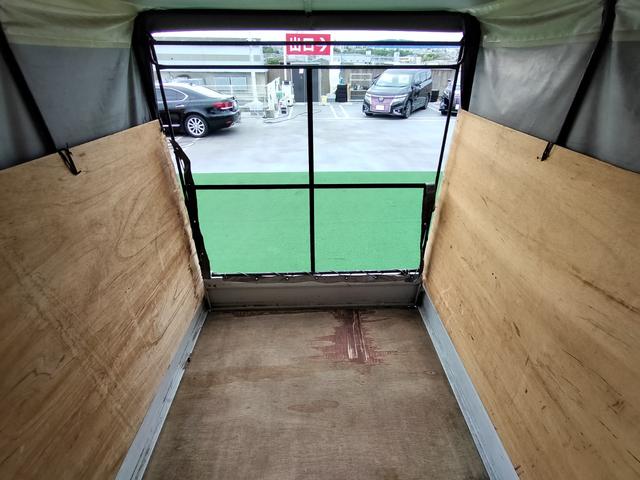 キャリイトラック KCエアコン 5速MT/幌付/エアコン/積載量350キロ/ラジオ/地区限定車/スペアタイヤ/ヘッドライトレベライザー(22枚目)