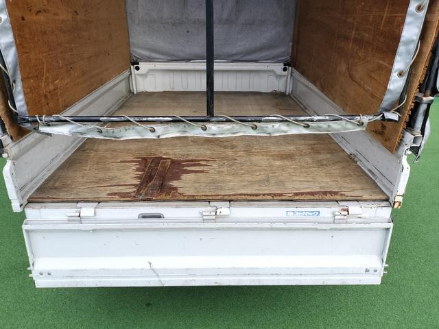 キャリイトラック KCエアコン 5速MT/幌付/エアコン/積載量350キロ/ラジオ/地区限定車/スペアタイヤ/ヘッドライトレベライザー(23枚目)